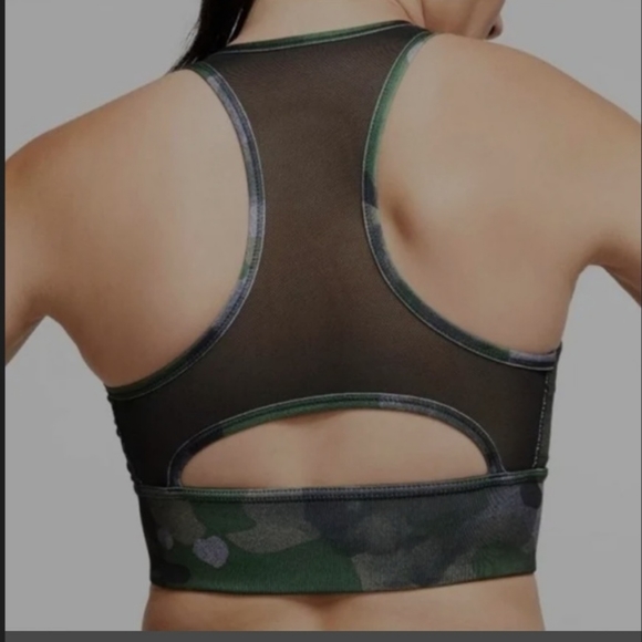 NIKE PRO: Sports Bra and Tights - Picture 2 of 6